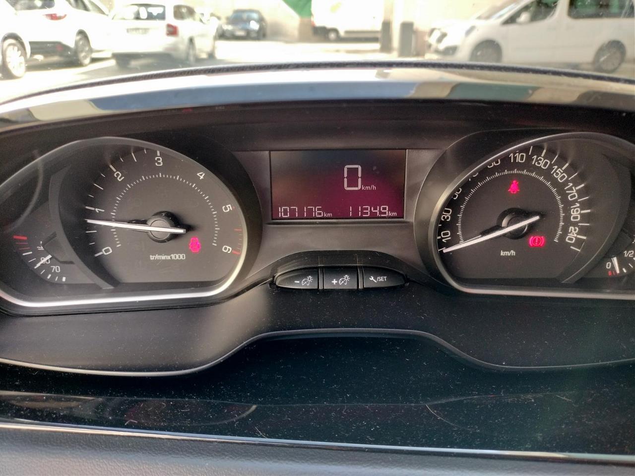 Foto Peugeot 208 8