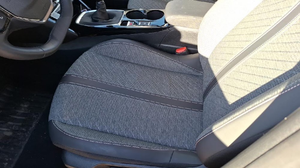 Foto Peugeot 208 11