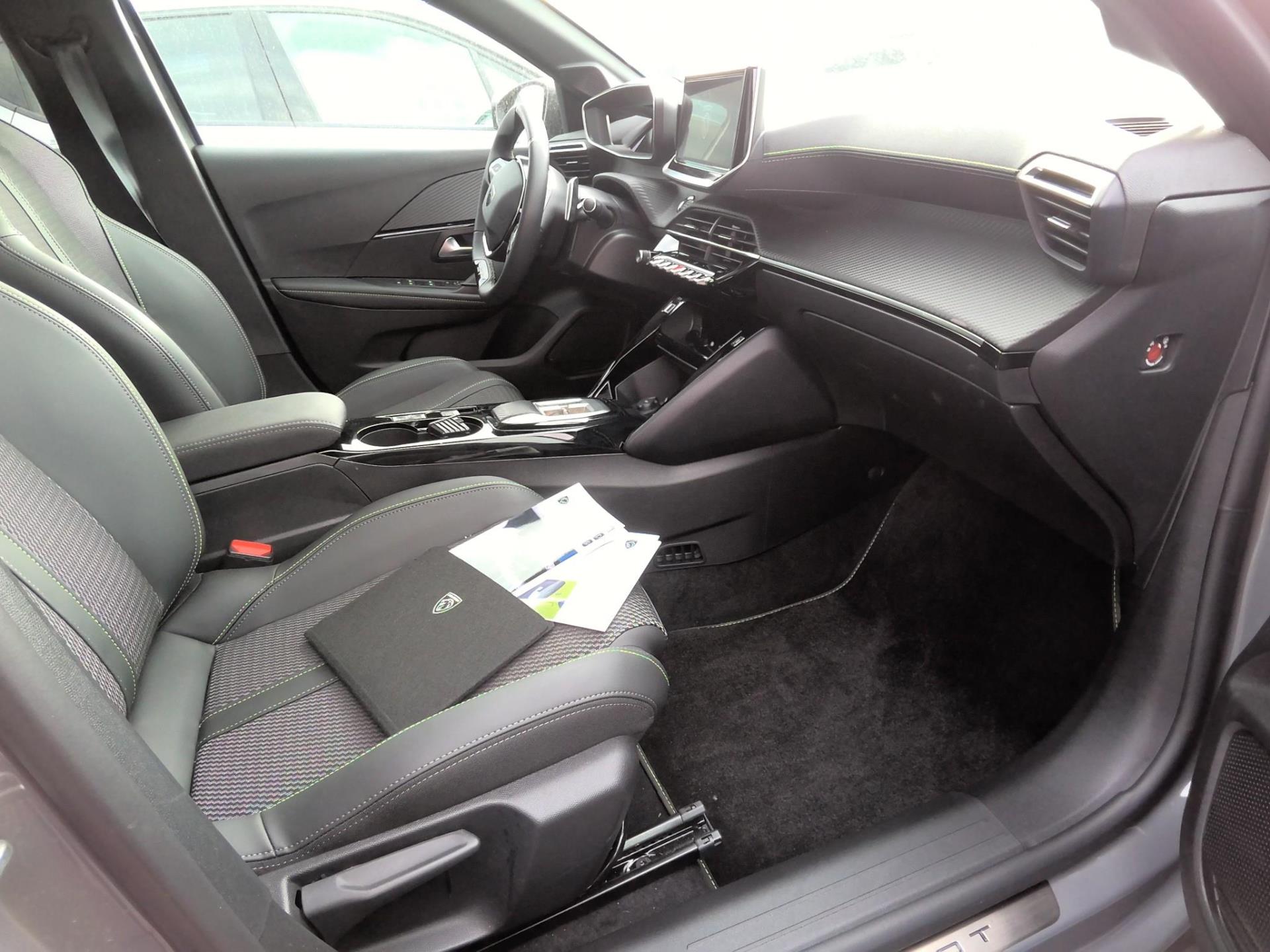 Peugeot 208 Hybrid 136 e-DCS6 GT 2024
