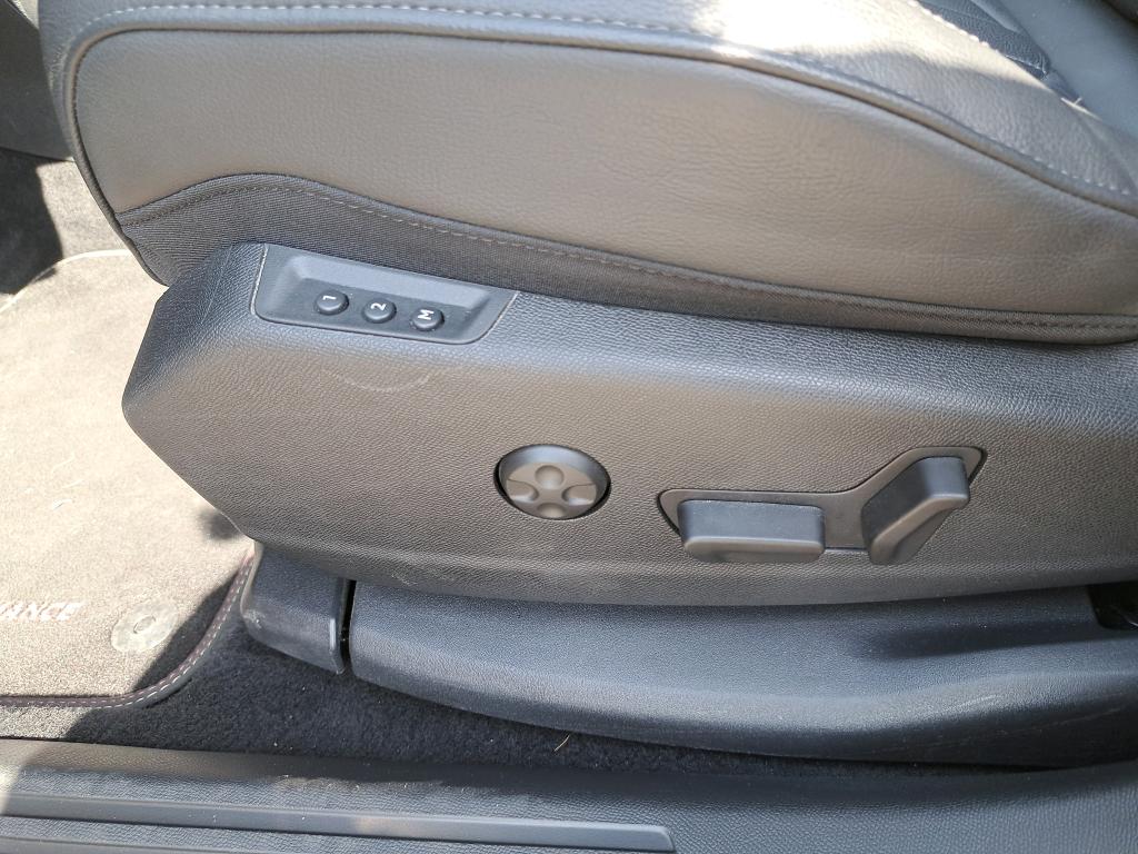 DS DS7 Crossback PureTech 180 EAT8 Performance Line+ 2021