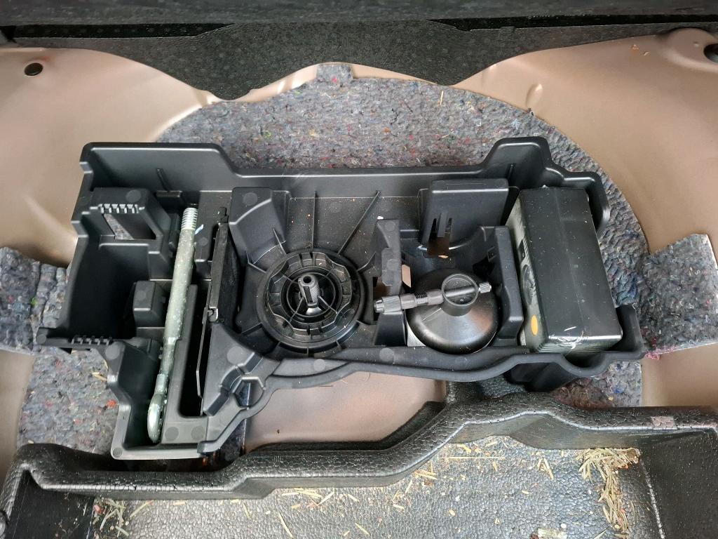 Peugeot 2008 PureTech 130 S&S EAT8 Allure Business 2021