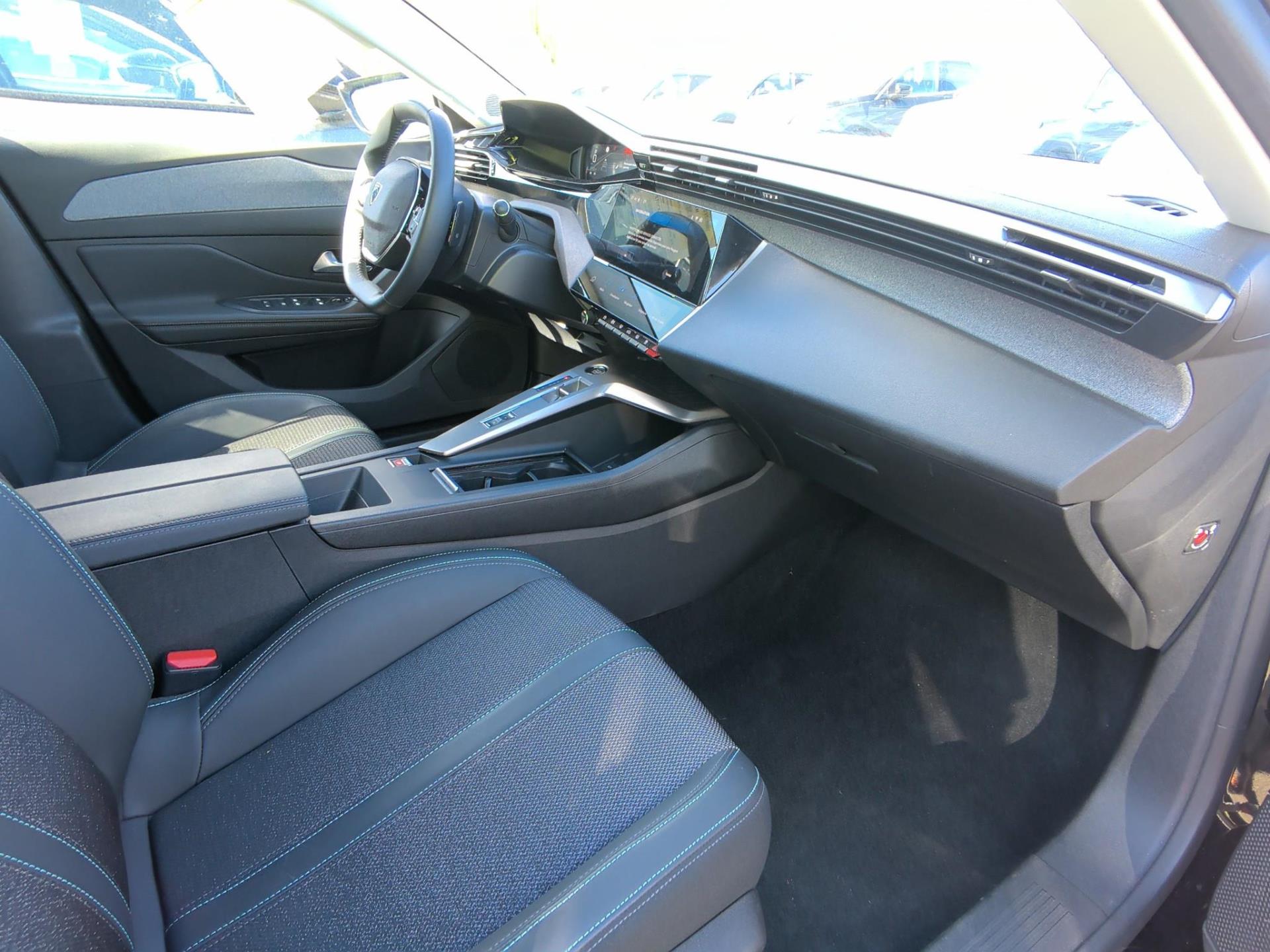 Peugeot 408 Hybrid 145 e-DCS6 Allure 2025