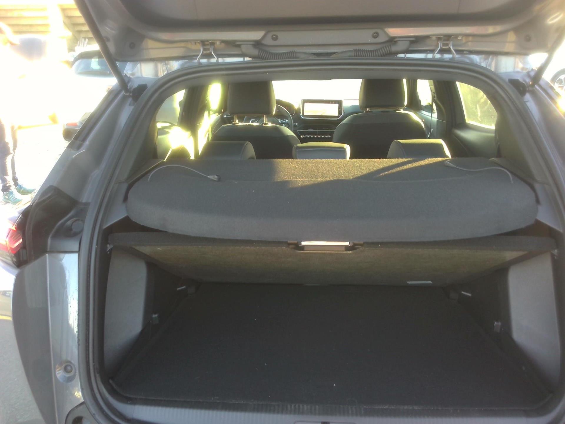Peugeot 2008 Hybrid 136 e-DCS6 Allure 2024