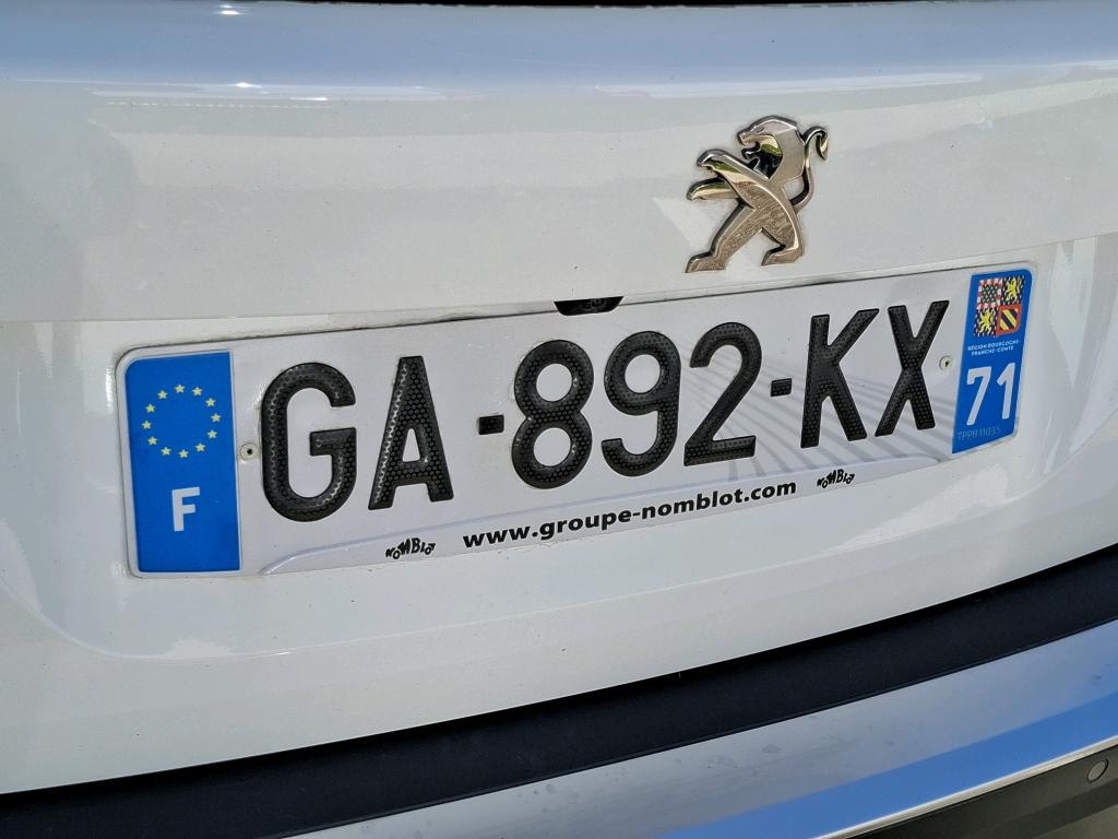 Peugeot 2008 BlueHDi 130 S&S EAT8 Allure Business 2021