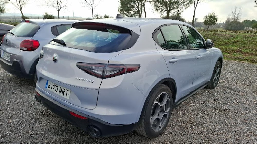 Foto Alfa Romeo Stelvio 9