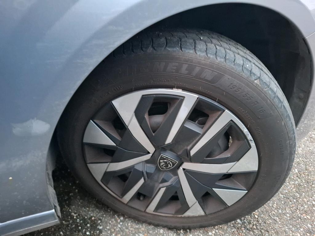 Peugeot 208 100 S&S BVM6 Style 2024