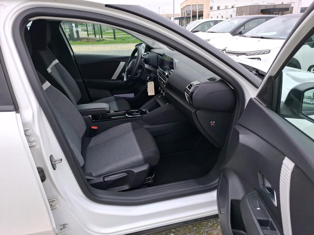 Citroen C4 SOCIETE BLUEHDI 130 S&S EAT8 FEEL NAV BUSINESS R 2022