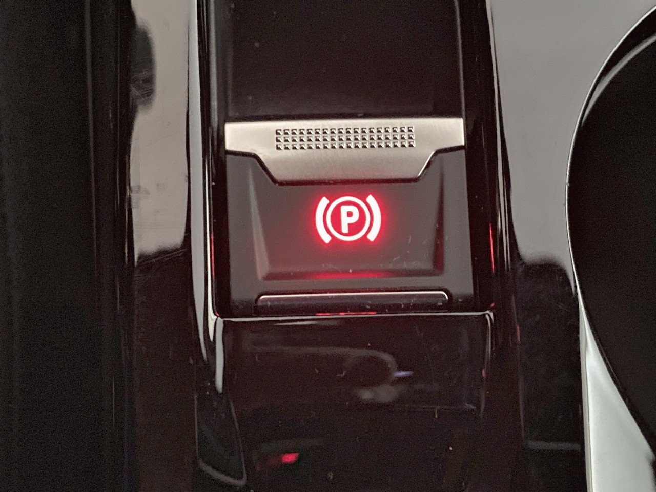 Peugeot 2008 Hybrid 136 e-DCS6 Allure 2024