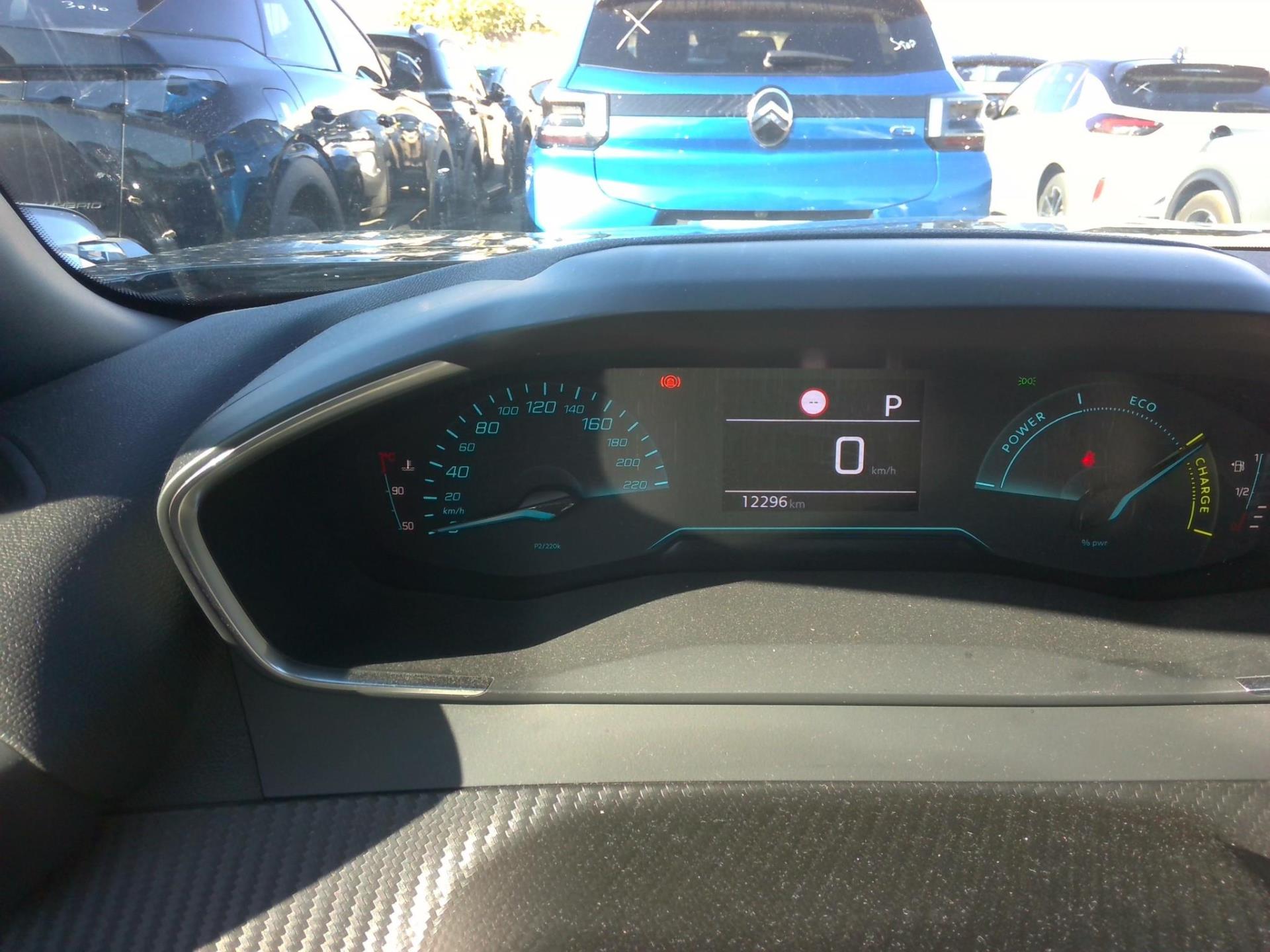 Peugeot 2008 Hybrid 136 e-DCS6 Style 2025