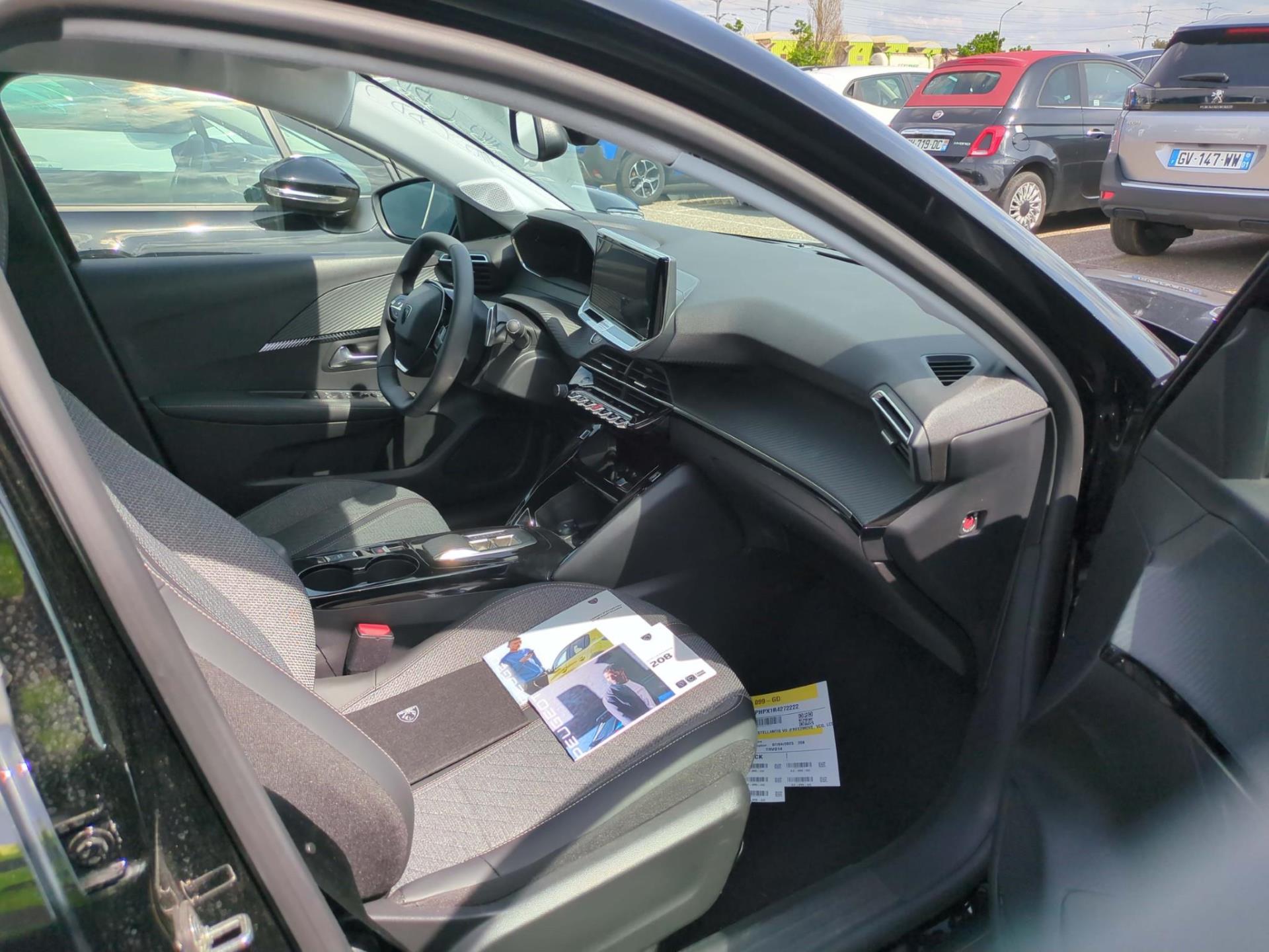 Peugeot 208 Hybrid 100 e-DCS6 Allure 2024
