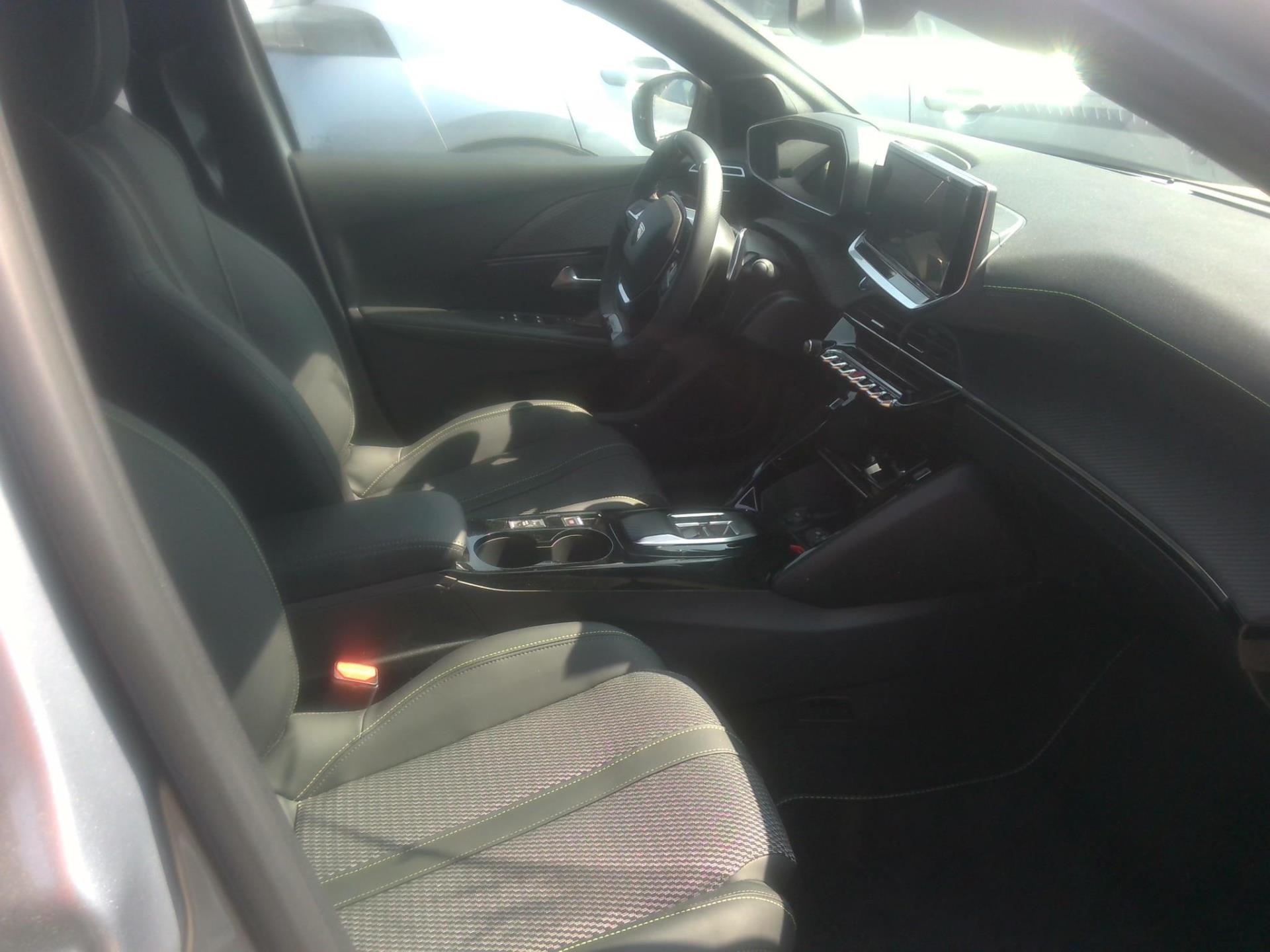 Peugeot 208 Hybrid 136 e-DCS6 GT 2024