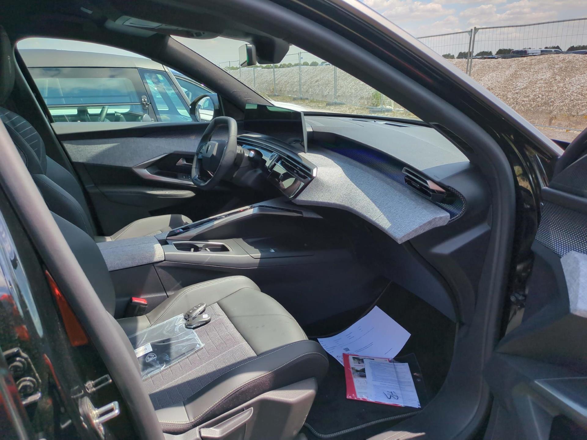 Peugeot 5008 Hybrid 145 e-DCS6 GT 2025