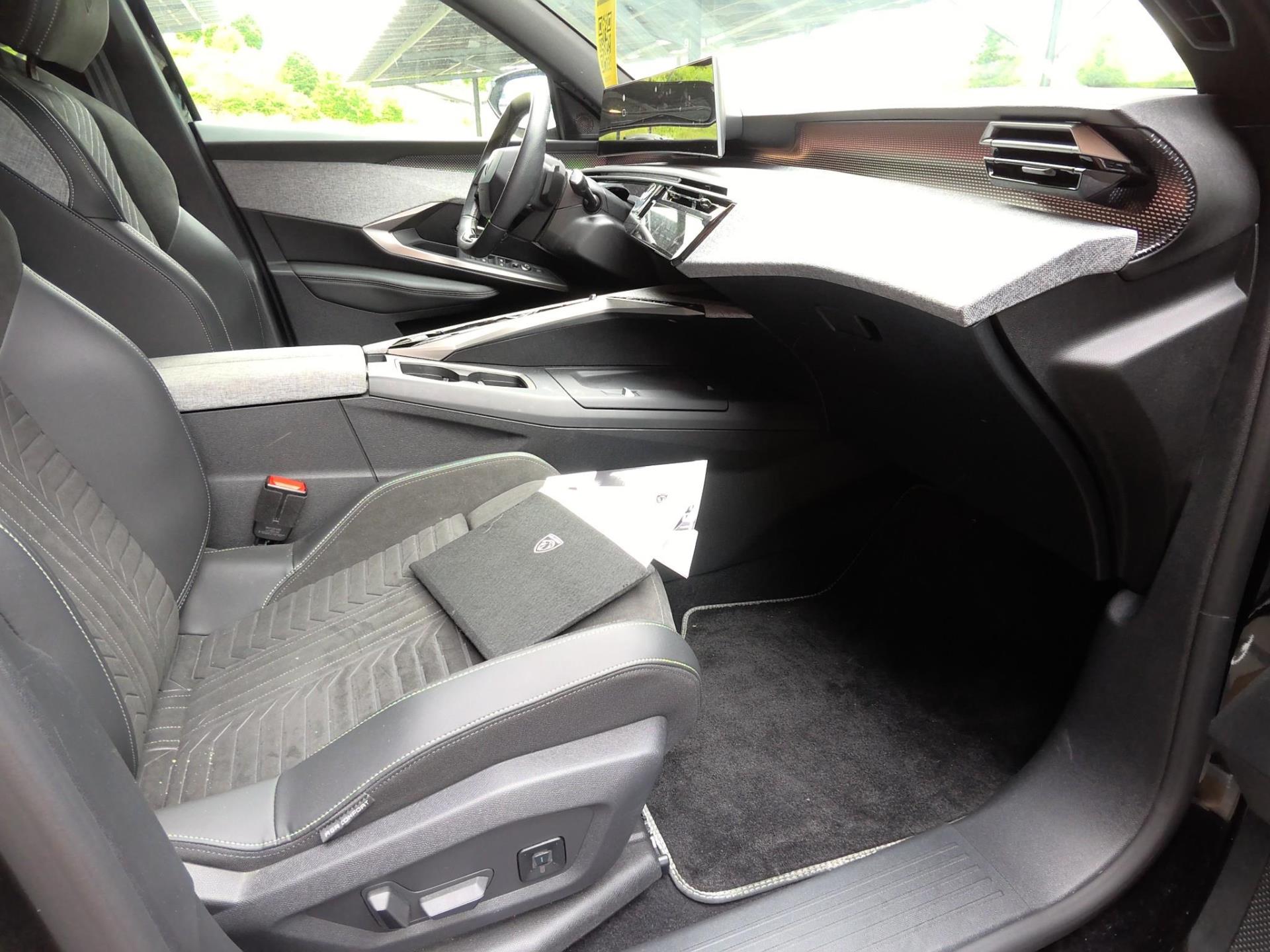 Peugeot 3008 Hybrid 136 e-DCS6 GT 2025