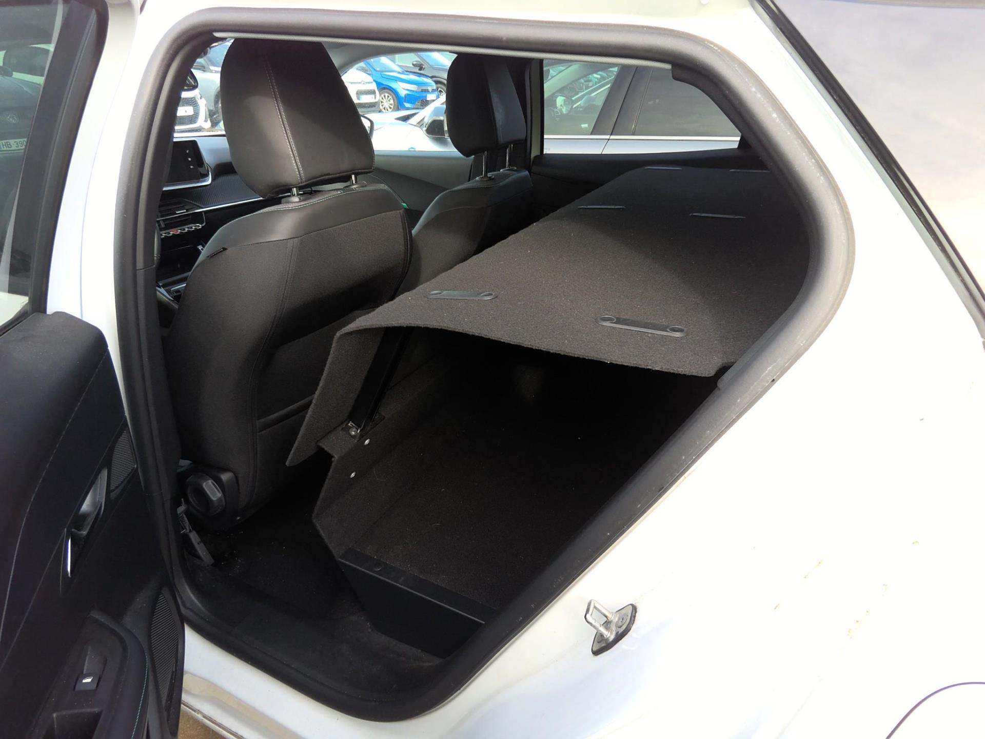 Peugeot 2008 BlueHDi 130 S&S EAT8 Allure 2022