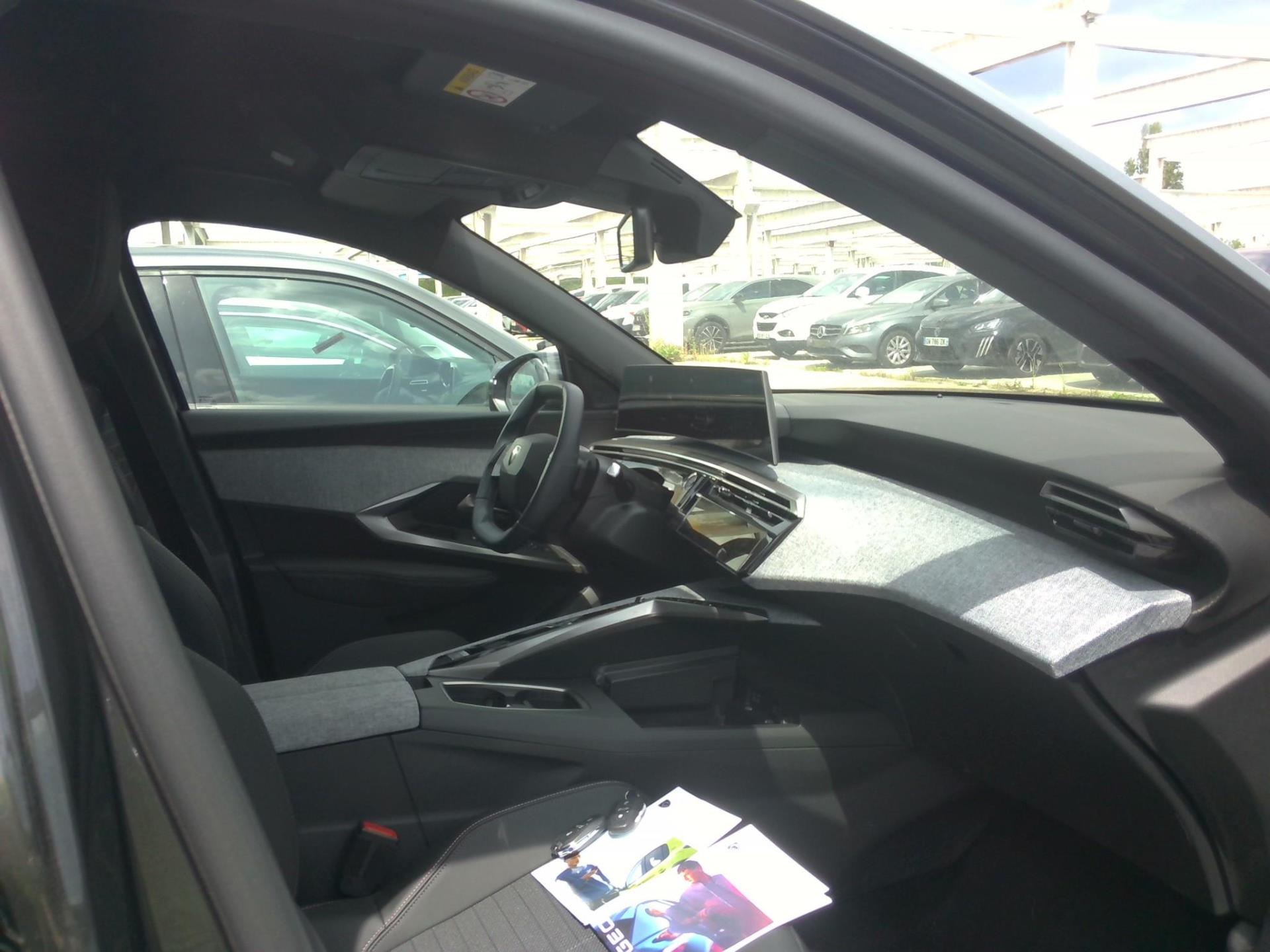 Peugeot 3008 Hybrid 136 e-DCS6 Allure 2025