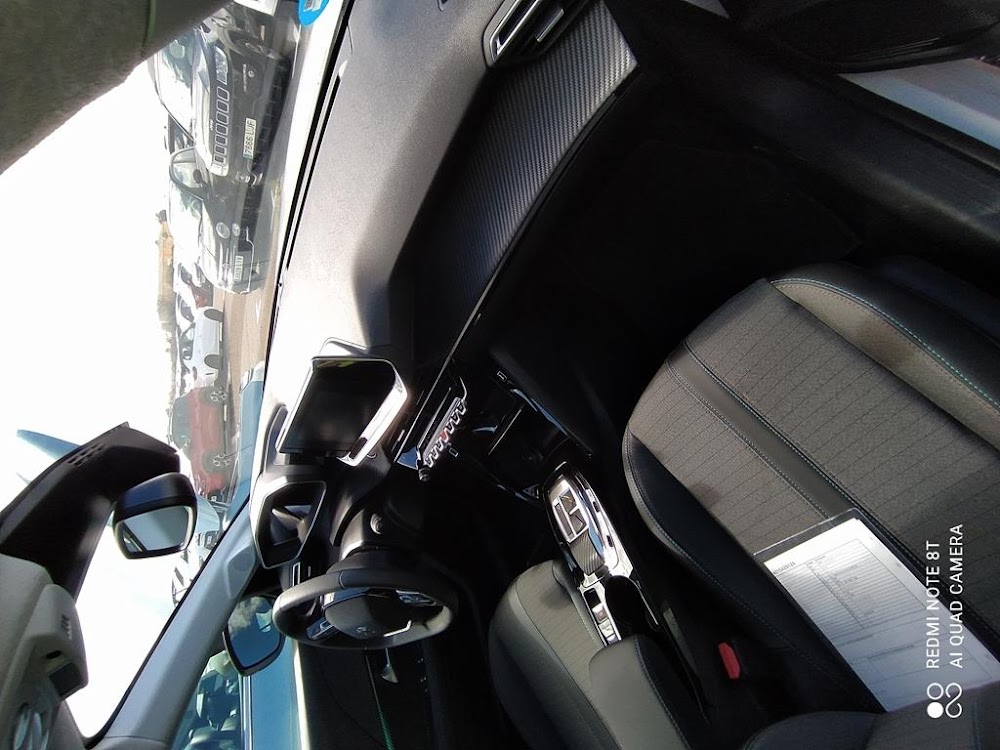 Foto Peugeot e-208 10