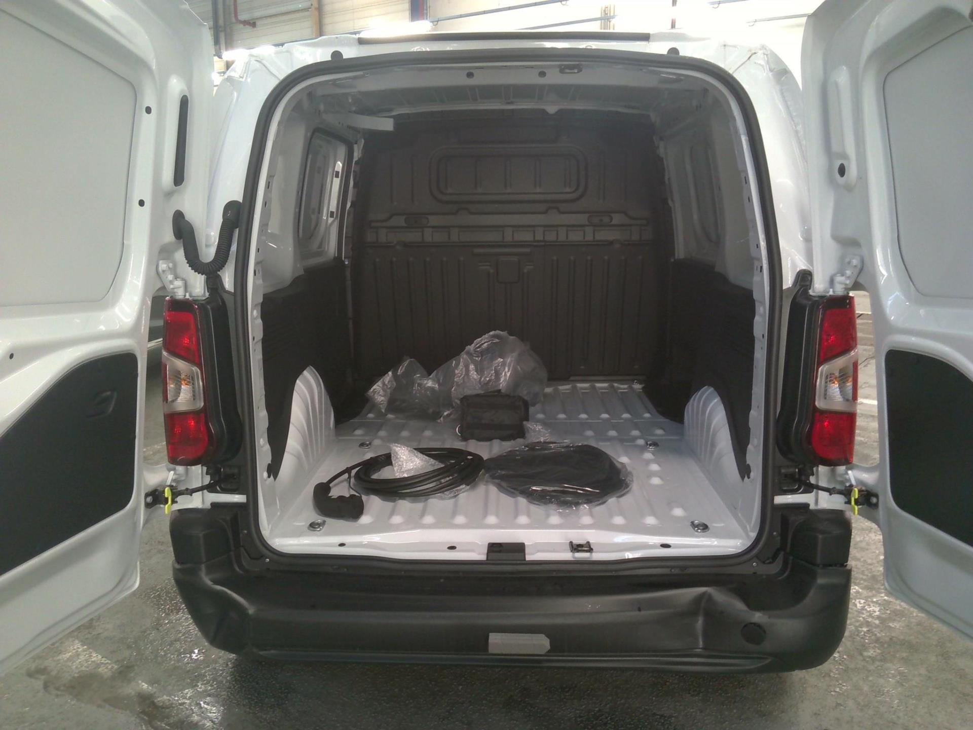 Peugeot E-PARTNER FOURGON M 800 KG 136 CH BATTERIE 50 KWH  2023