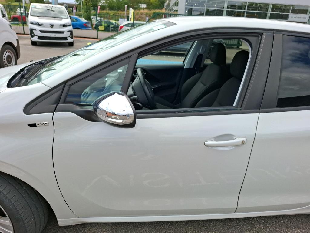 Peugeot 208 1.2 PureTech 82ch BVM5 Style 2017