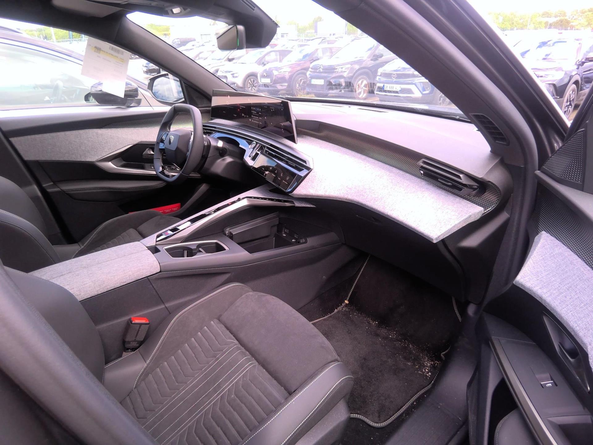 Peugeot 5008 Hybrid 136 e-DCS6 GT 2025