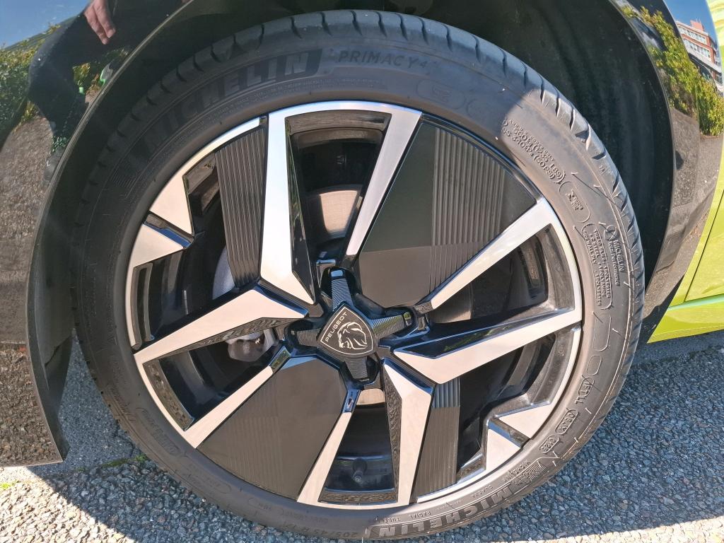 Peugeot 208 Hybrid 136 e-DCS6 GT 2025