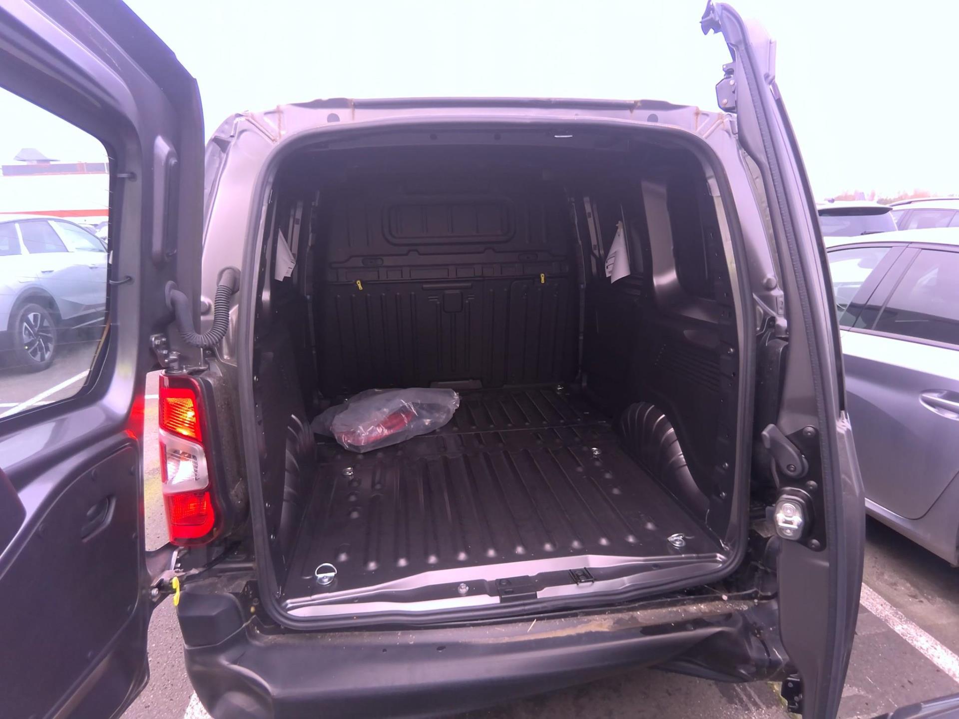 Peugeot E-PARTNER FOURGON M 800 KG 136 CH BATTERIE 50 KWH  2023