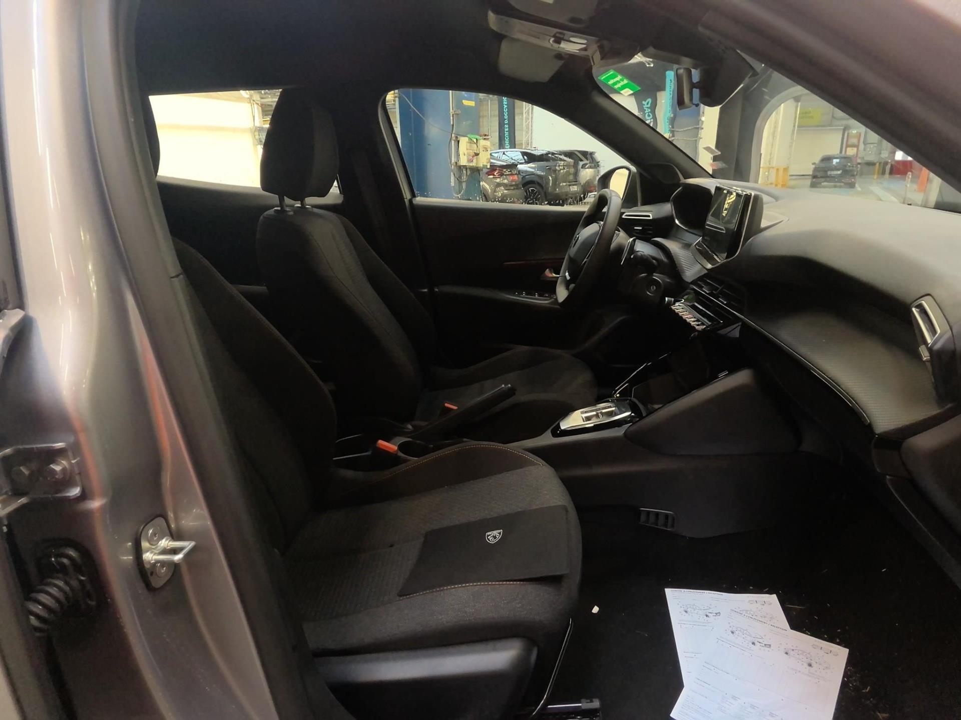 Peugeot 2008 Hybrid 136 e-DCS6 Style 2025