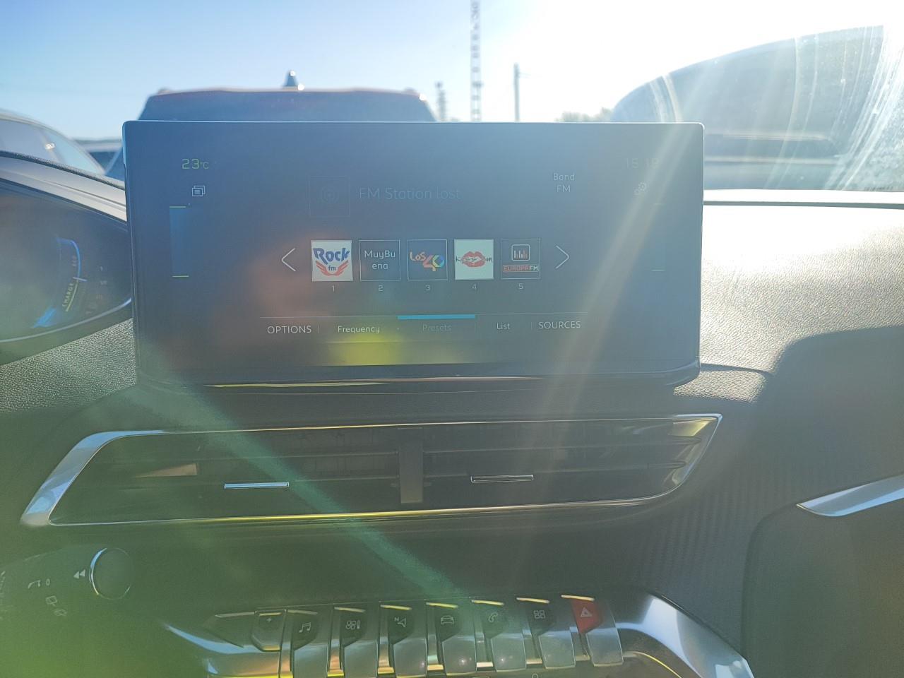 Foto Peugeot 3008 Plug-in Hybrid 7