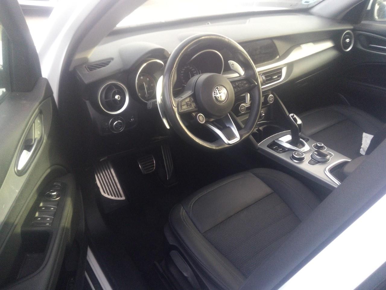 Foto Alfa Romeo Stelvio 4