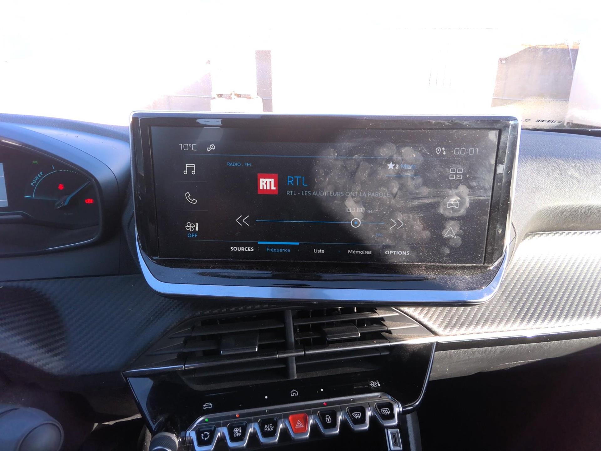 Peugeot 2008 Hybrid 136 e-DCS6 Style 2025