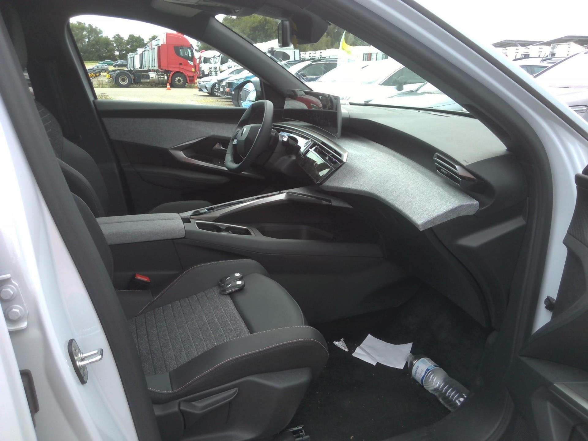Peugeot 3008 Hybrid 145 e-DCS6 Allure 2025