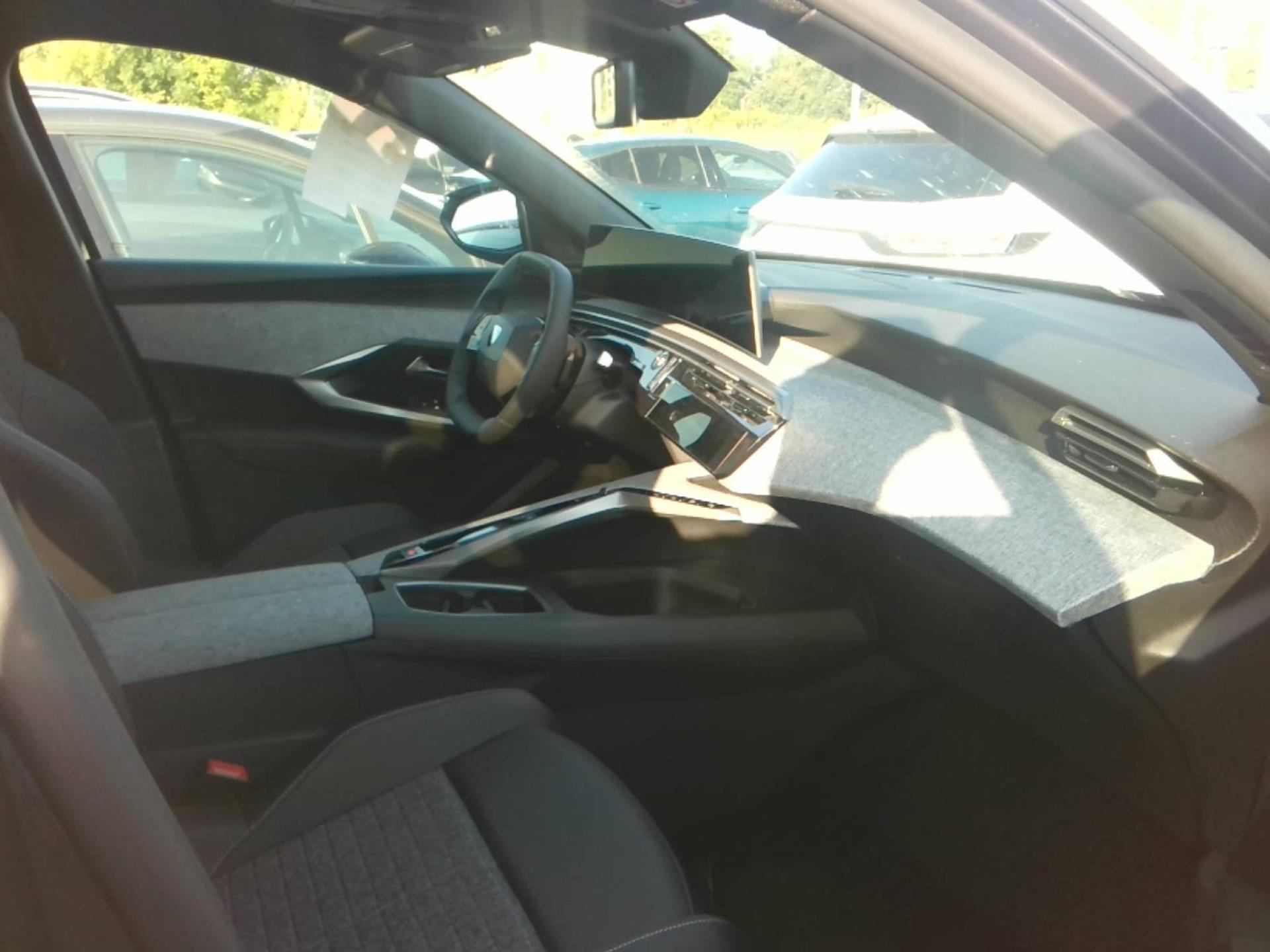 Peugeot 3008 Hybrid 145 e-DCS6 Allure 2025