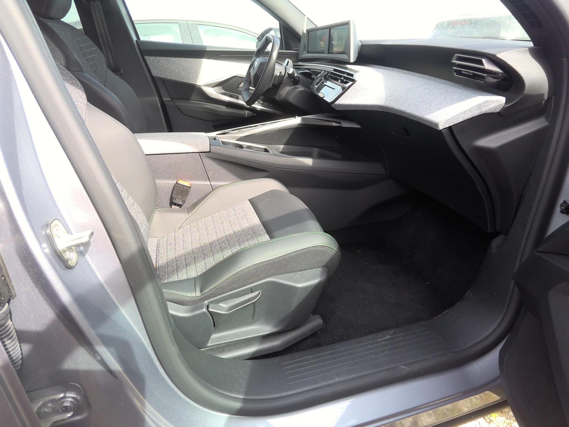 Peugeot 5008 Plug-in Hybrid 225 ch e-DCS7 Allure 2025
