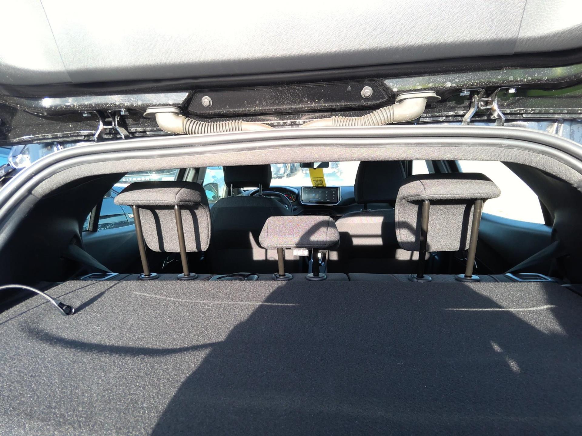 Peugeot 2008 Hybrid 136 e-DCS6 Style 2025