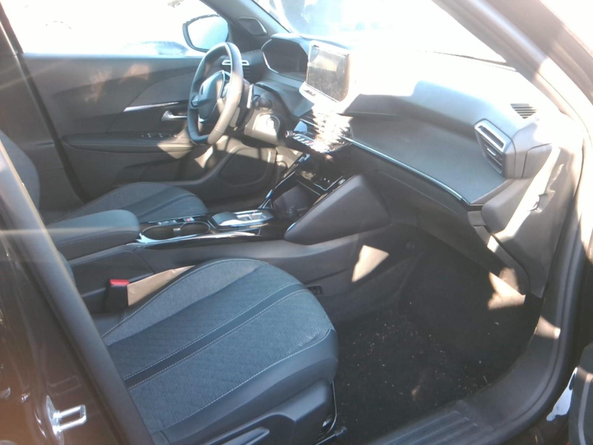 Peugeot 2008 Hybrid 136 e-DCS6 Allure 2024