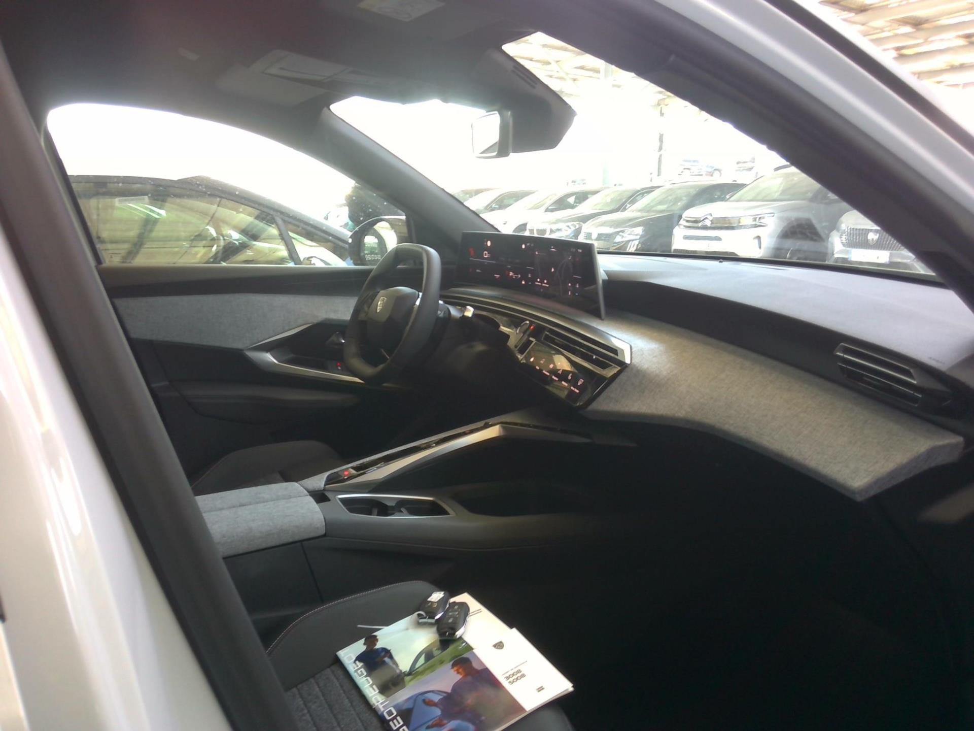 Peugeot 5008 Hybrid 145 e-DCS6 Allure 2025