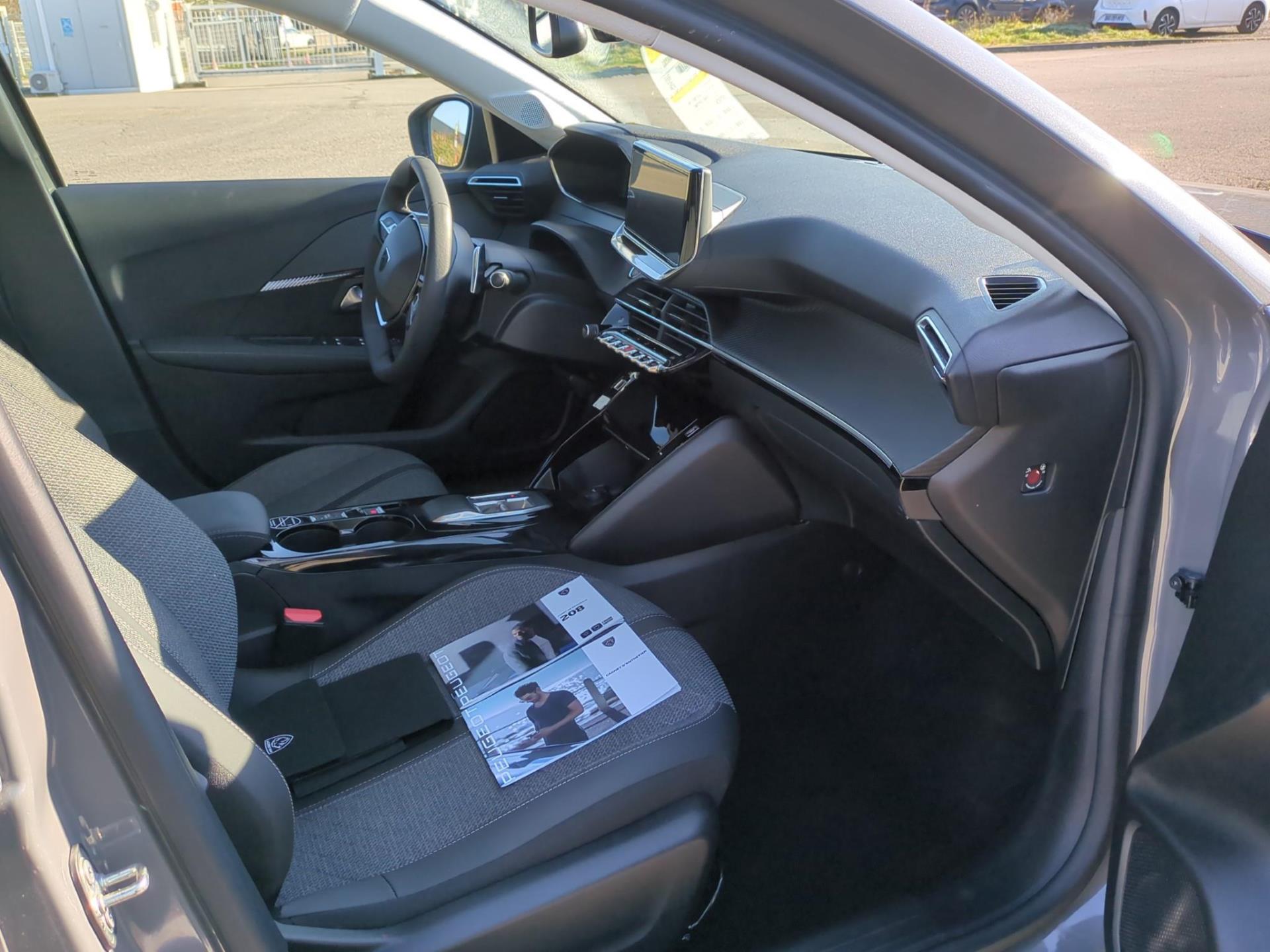 Peugeot 208 Hybrid 100 e-DCS6 Allure 2024