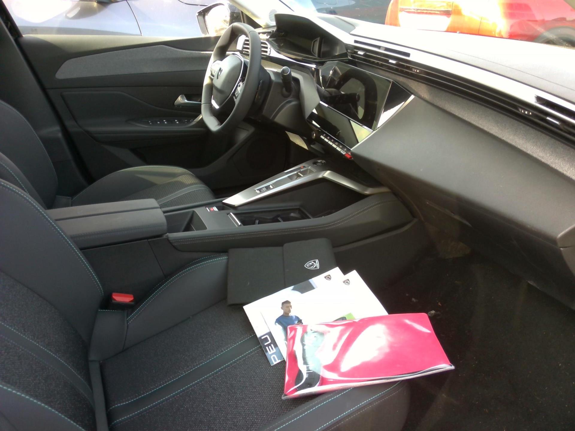 Peugeot 308 PHEV 180 e-EAT8 Allure 2024