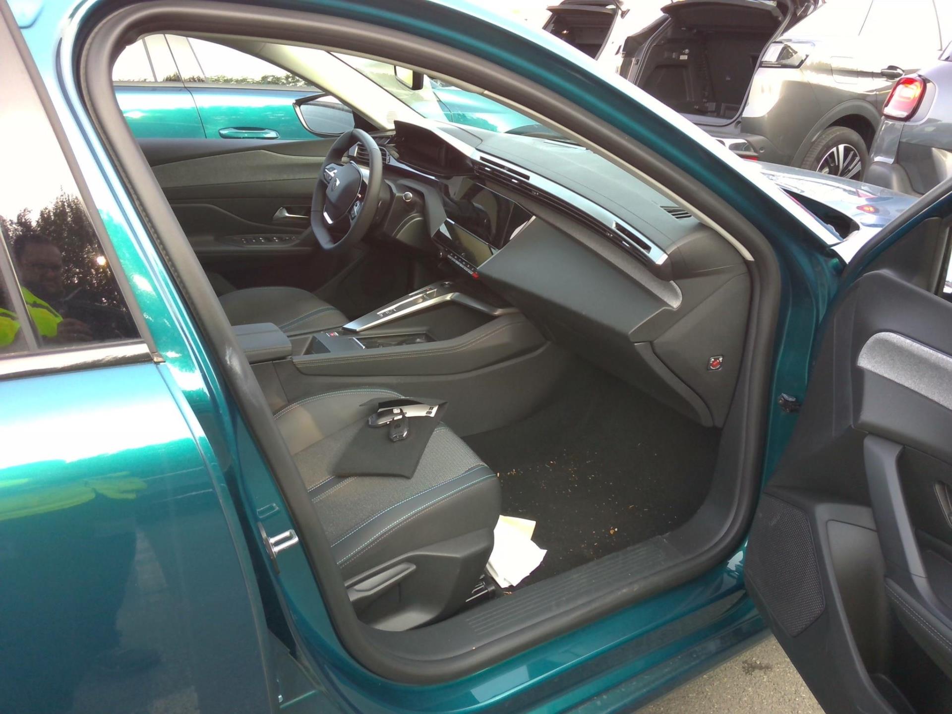 Peugeot 308 PHEV 180 e-EAT8 Allure 2024