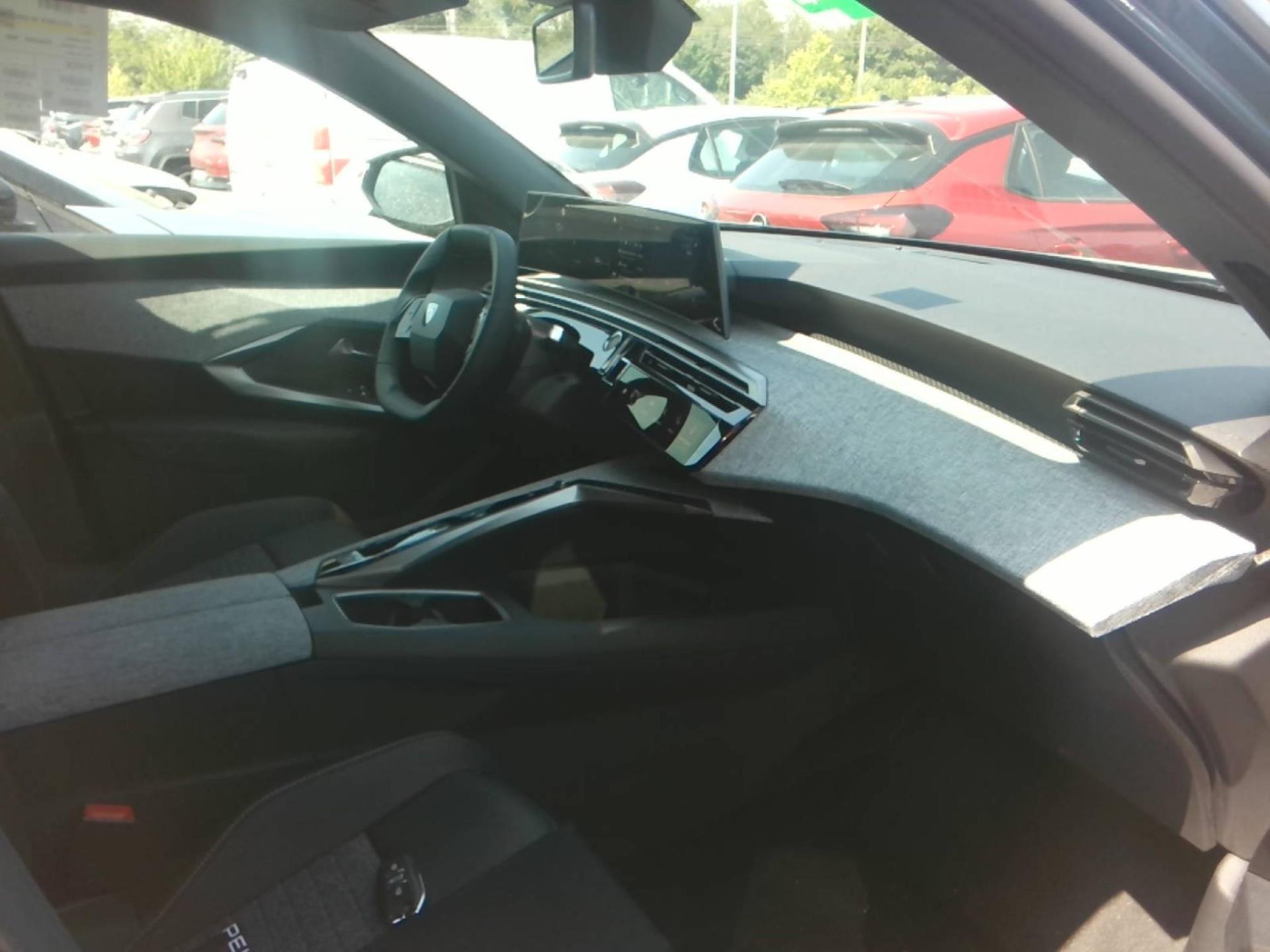 Peugeot 3008 Hybrid 145 e-DCS6 Allure 2025