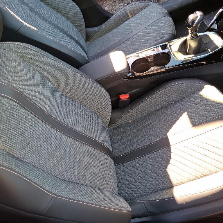 Foto Peugeot 208 11