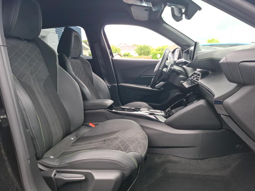 Peugeot 2008 PureTech 130 S&S EAT8 GT 2022