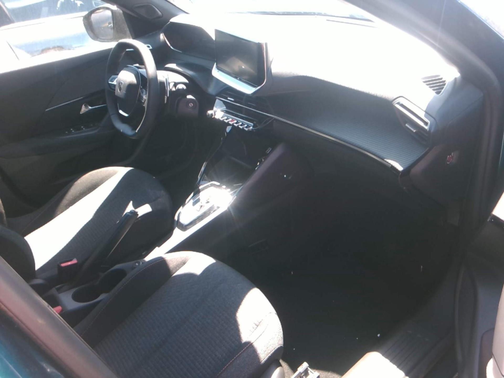 Peugeot 2008 Hybrid 145 e-DCS6 Style 2025