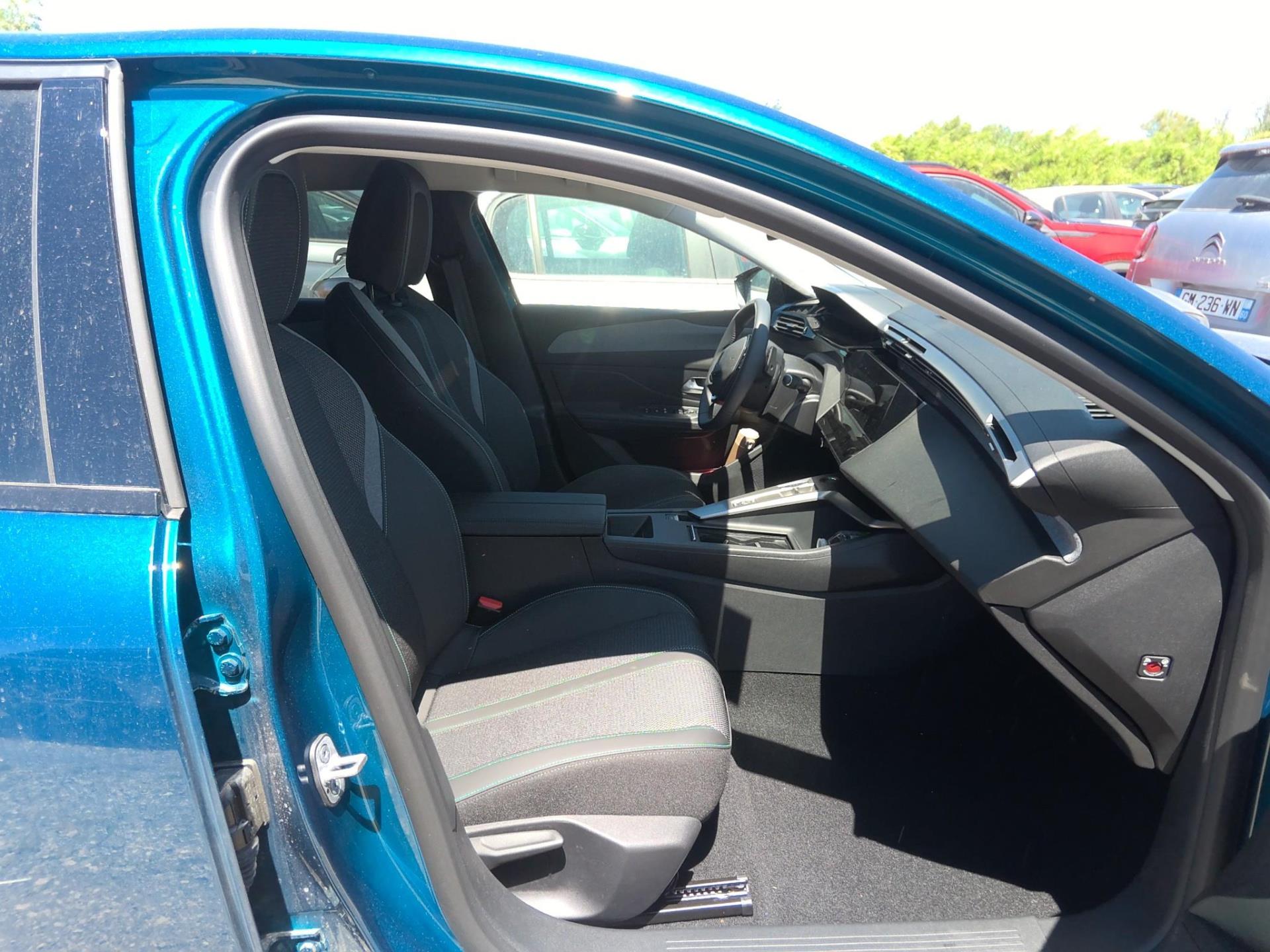 Peugeot 308 Hybrid 136 e-DCS6 Allure 2025