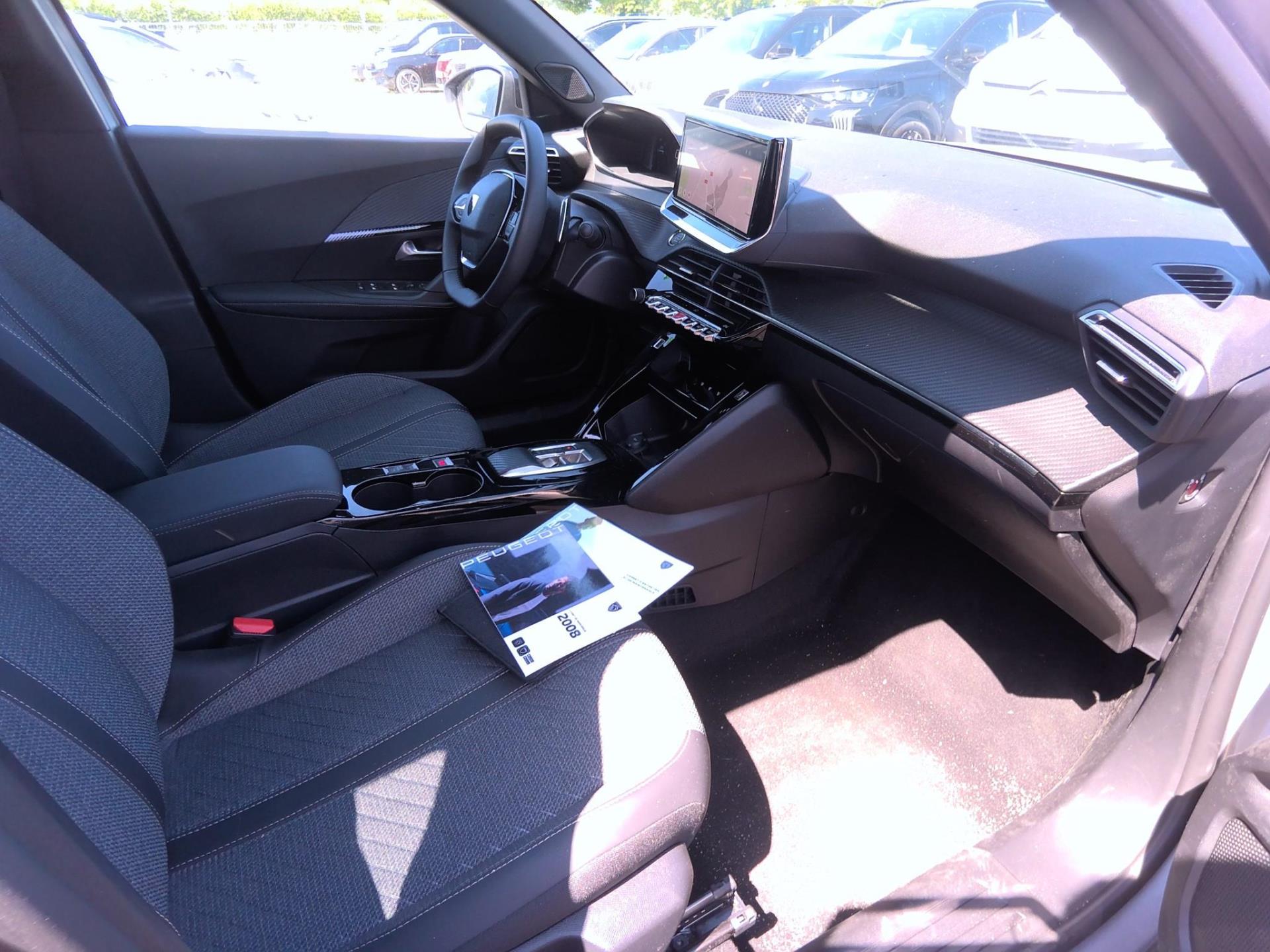 Peugeot 2008 Hybrid 145 e-DCS6 Allure 2025
