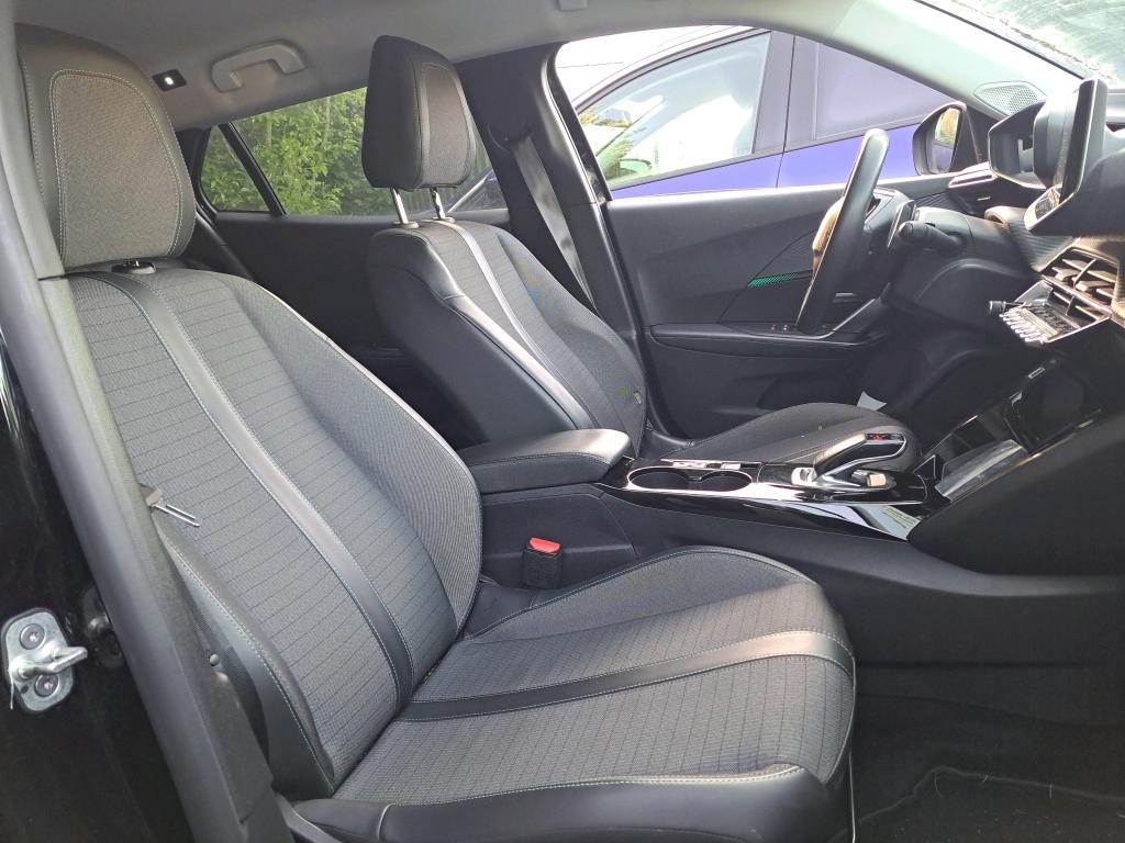 Peugeot 2008 PureTech 130 S&S EAT8 Allure Business 2021