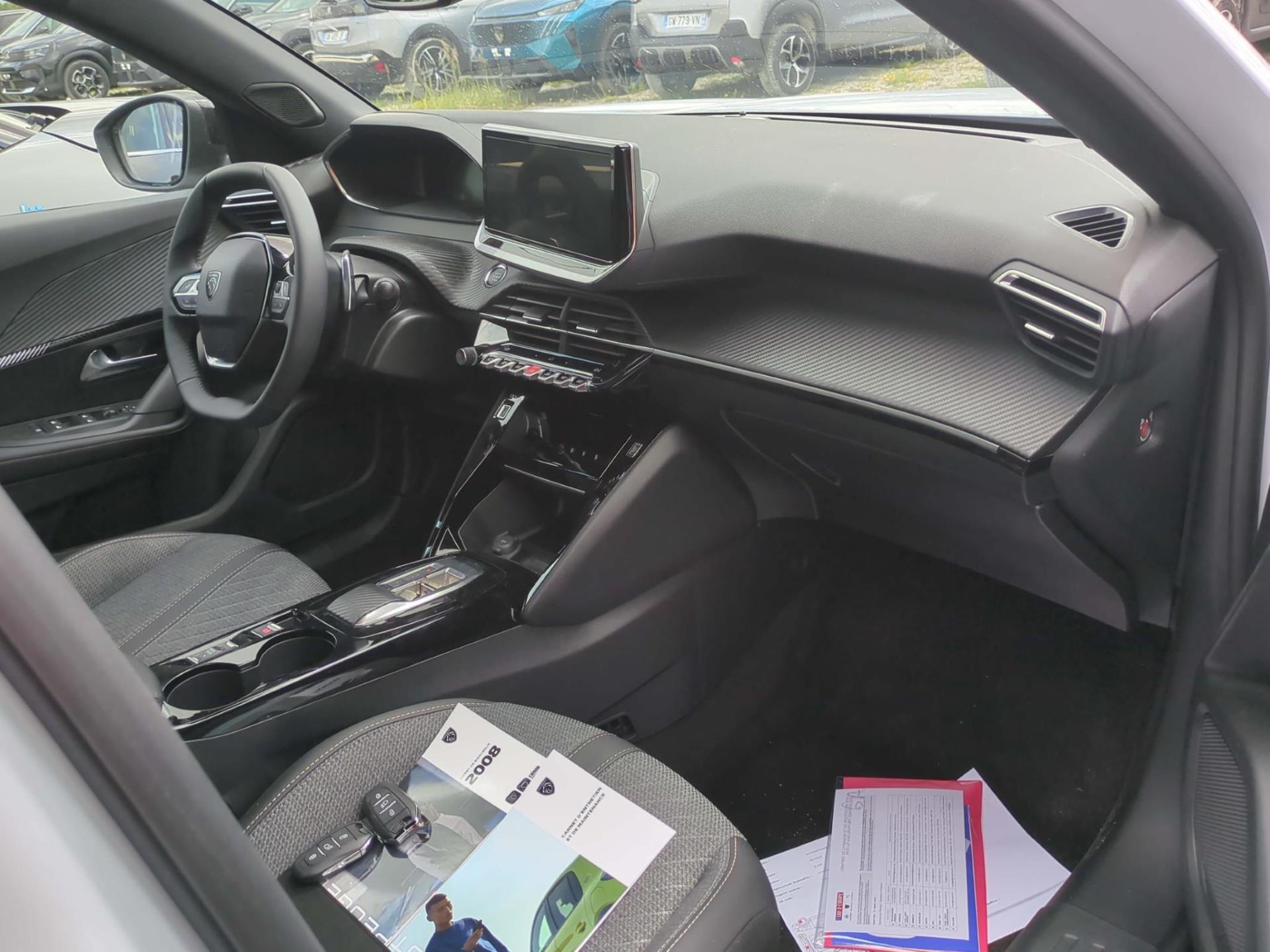Peugeot 2008 Hybrid 136 e-DCS6 Allure 2025