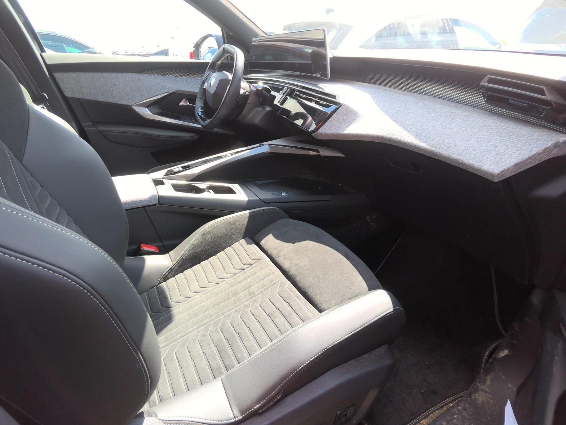 Peugeot 5008 Hybrid 136 e-DCS6 GT 2025
