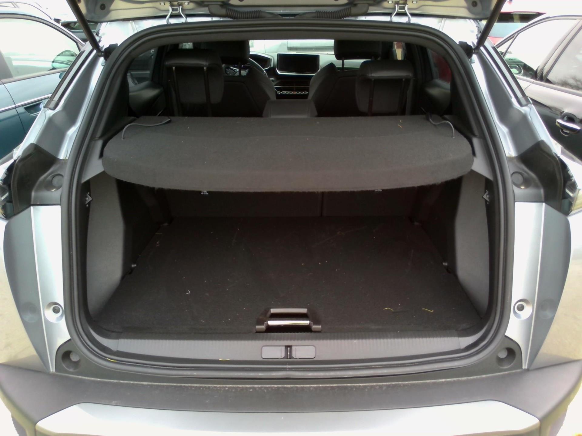 Peugeot 2008 Hybrid 136 e-DCS6 GT 2024