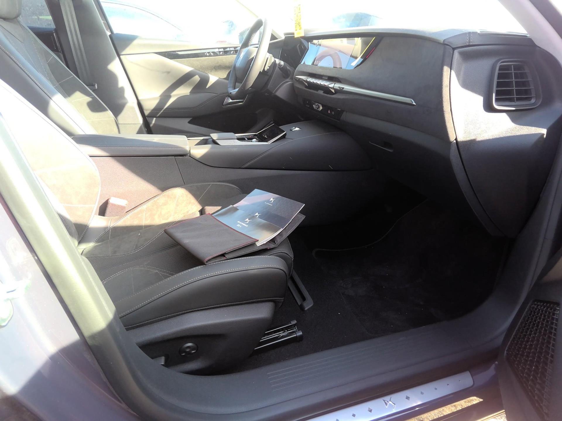 DS N°4 E-Tense Etoile - Alcantara 2024