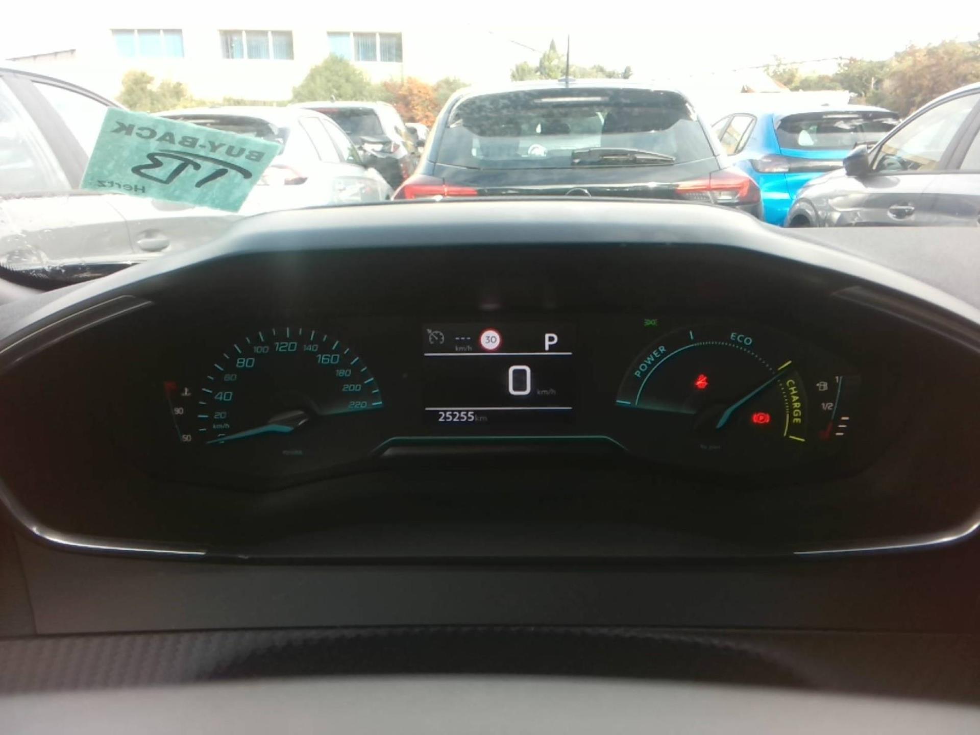 Peugeot 2008 Hybrid 136 e-DCS6 Style 2025
